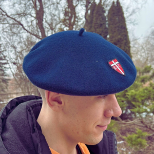Beret z logiem